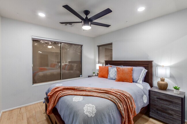 Building Photo - 214 N 165th Dr