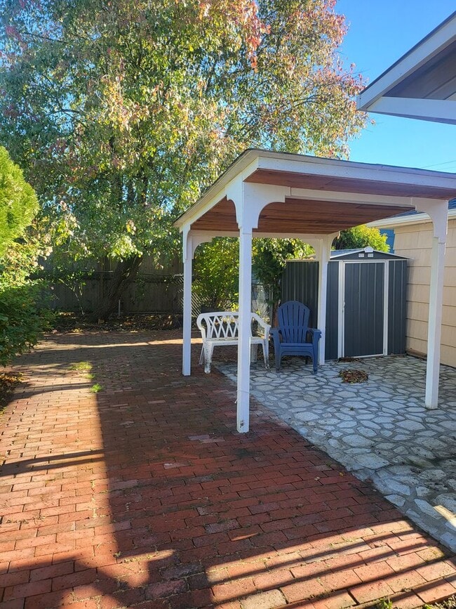 Building Photo - Cute House Close to W.F West High School!