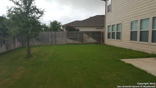 Building Photo - 4 bedroom 2 1/2 bath with master downstairs