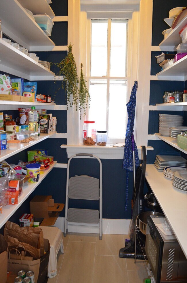 Building Photo - 607 Westover Ave