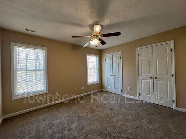 Building Photo - 566 Crooked Creek Ct