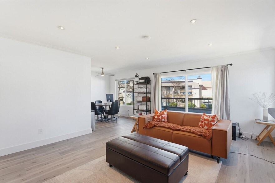 Building Photo - 450 W Vermont Ave