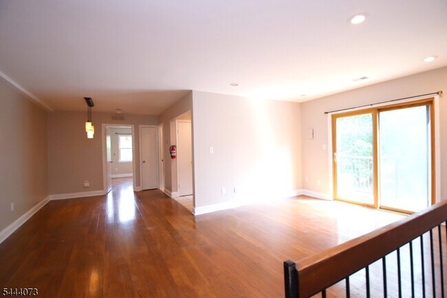 Building Photo - 1404 Normandy Ct