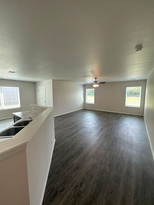 Building Photo - Coming Soon! Pre-lease this Charming Three Bed, Two Bath Home in Broken Arrow