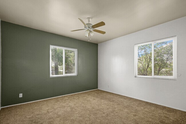 Building Photo - 1073 Palm Ave