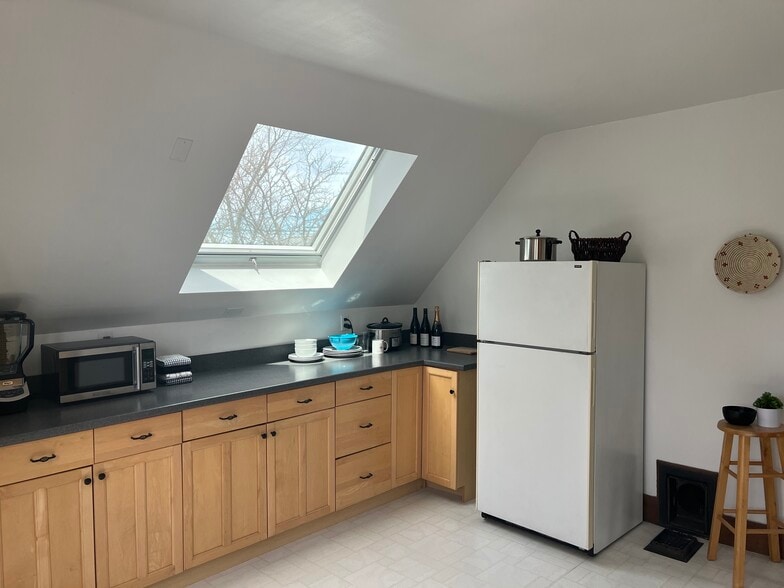 Building Photo - 83 Orchard St