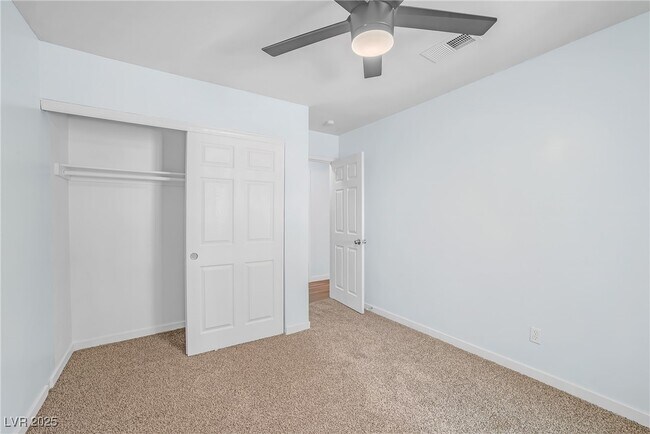 Building Photo - 727 Barrie Ct