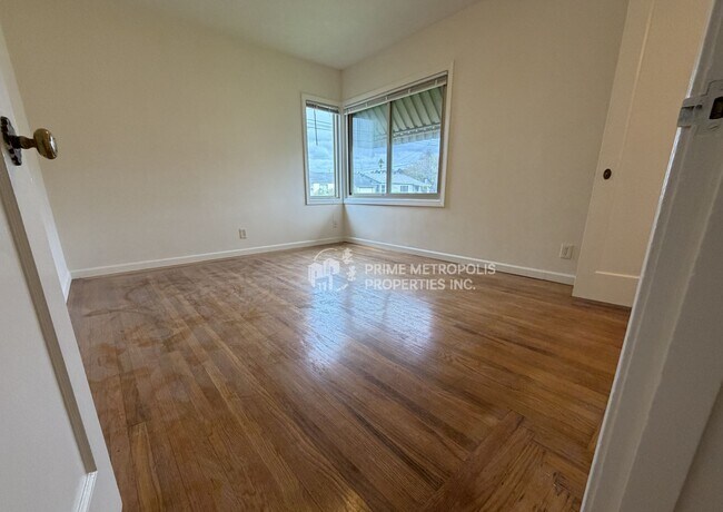 Building Photo - 999 31st St