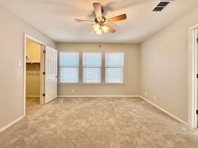 Building Photo - Welcome to this Big & Beautiful! 5 bed/3.5...