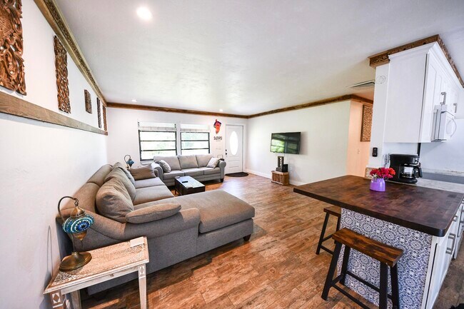 Building Photo - 6432 SE Clairmont Pl