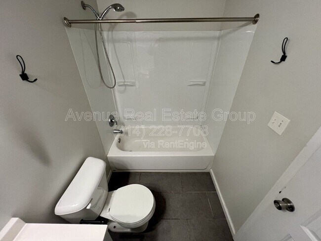 Building Photo - 6048 Washington Blvd