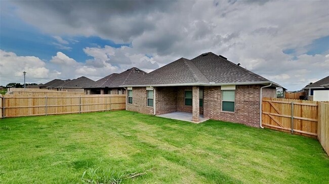 Building Photo - 6817 Labelle Dr