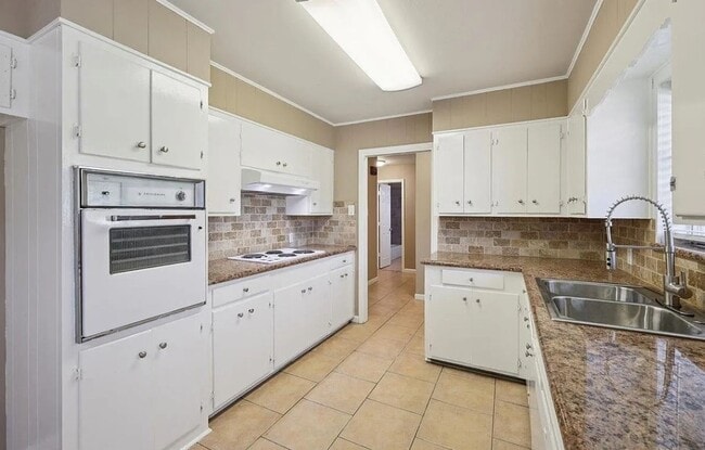 Building Photo - 630 White Oak Dr