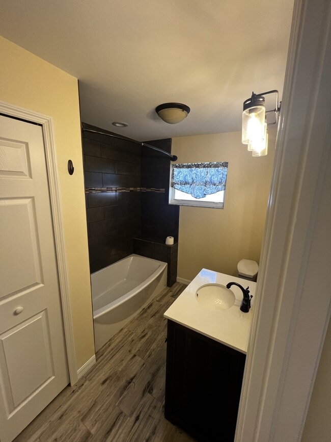 Building Photo - 120 Shanle Dr