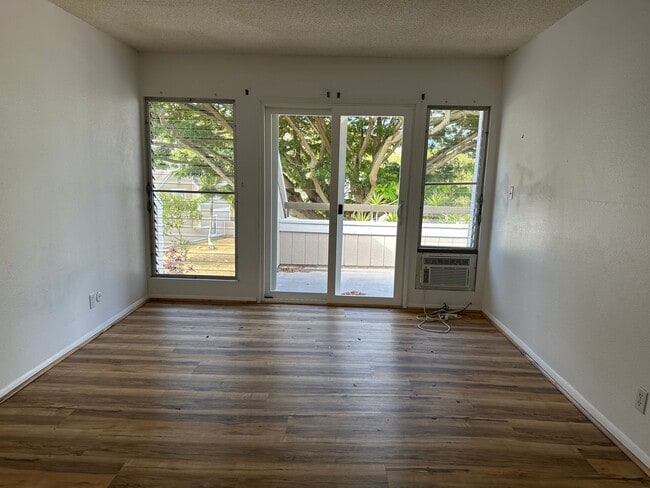 Building Photo - Spacious 3BR/2BA Split-Level End Unit with Private Courtyard