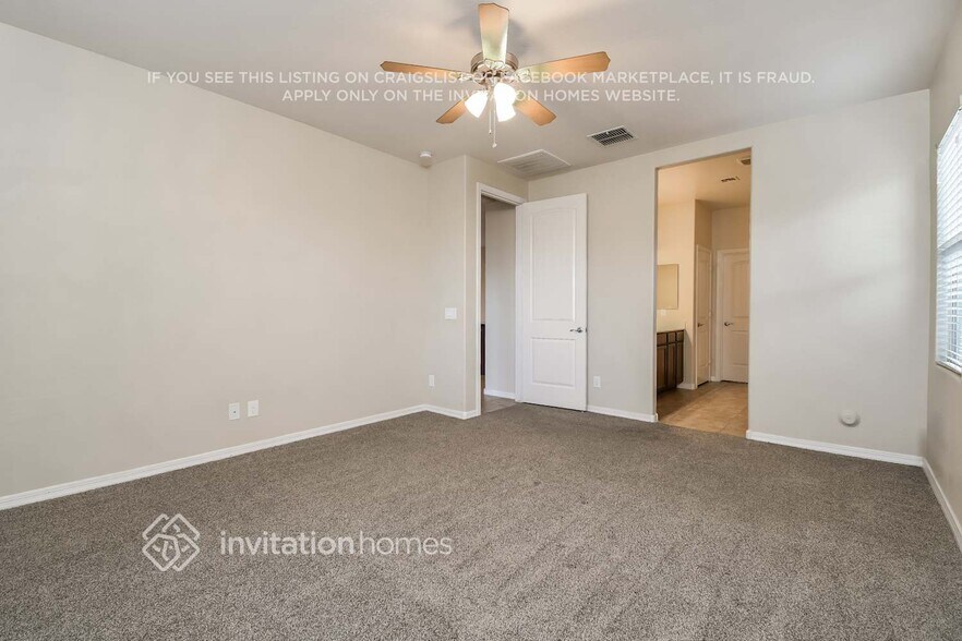 Building Photo - 4962 E Alamo St