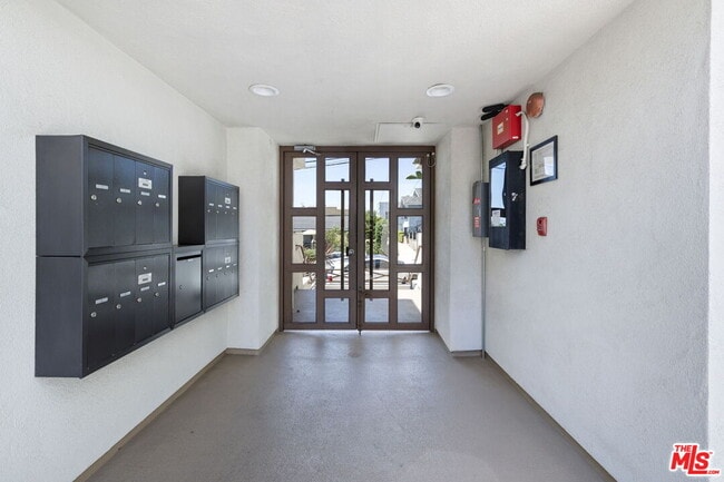 Building Photo - 716 Maltman Ave