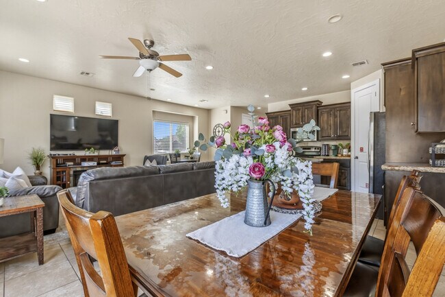 Building Photo - 4221 Torrey Pines Dr