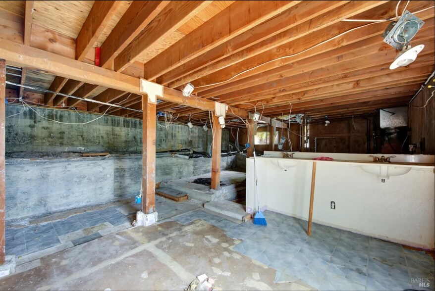 Building Photo - 143 Creekview Dr