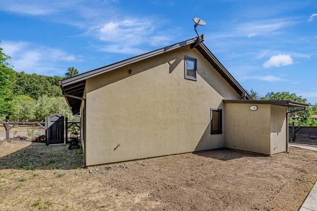 Building Photo - 7965 Whitehurst Rd