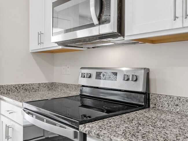 Building Photo - Modern living meets Convenience- Townhome in Greer, SC! *Waived Application Fee* With approved ap...