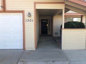 Building Photo - 4 Bedroom 2 Bath House for Rent
