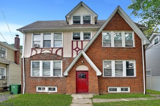 Building Photo - 706 Chestnut St