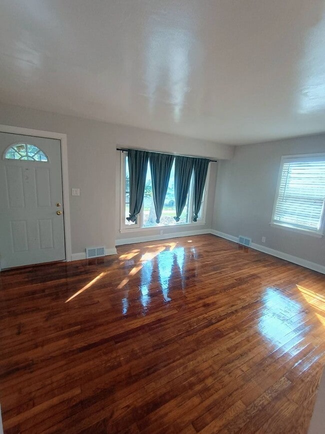 Building Photo - Single Family Home Available