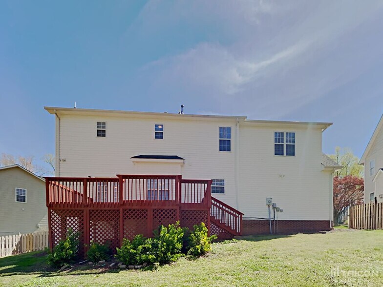 Building Photo - 1017 Woodland Pointe Dr