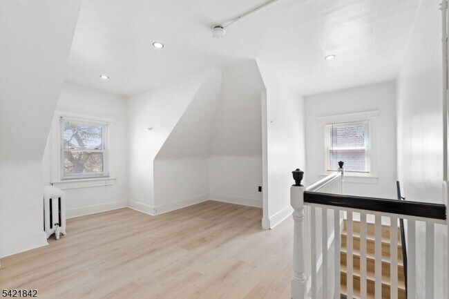 Building Photo - 137 S Burnet St