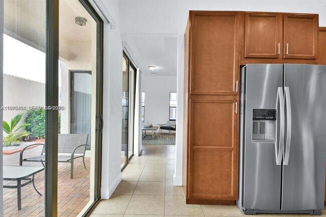 Building Photo - 8354 NW 39th Ct