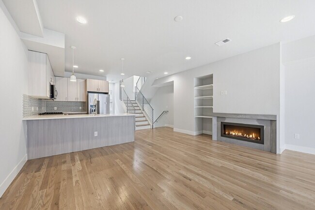 Building Photo - $3,540.95 with $300 off the first month's rent, 2 Beds - 4 Bath, Townhouse in Denver with Cozy Fi...