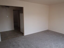 Building Photo - 4501 rushmore Dr NE