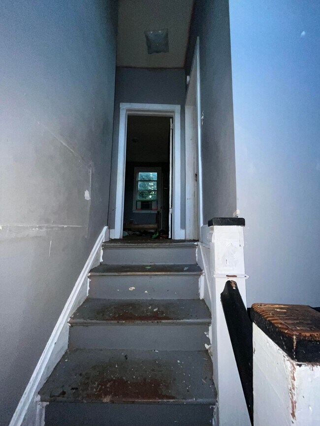 Building Photo - 913 Milnor St
