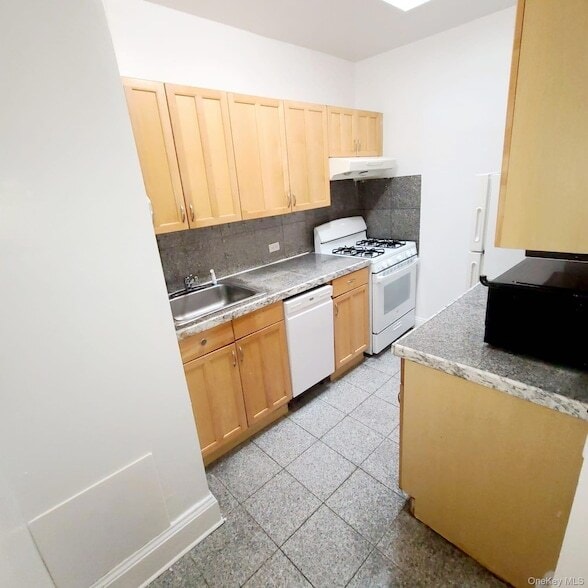 Building Photo - 72-38 Yellowstone Blvd