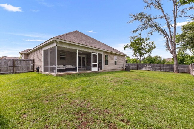 Building Photo - "Charming 3-Bedroom Home with 2 Full Baths...