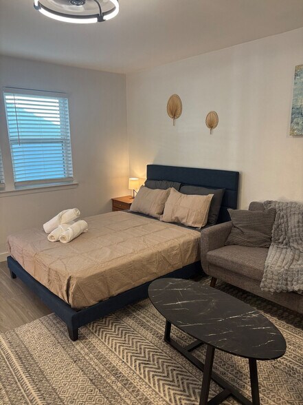 Building Photo - 3006 Stoneway Dr