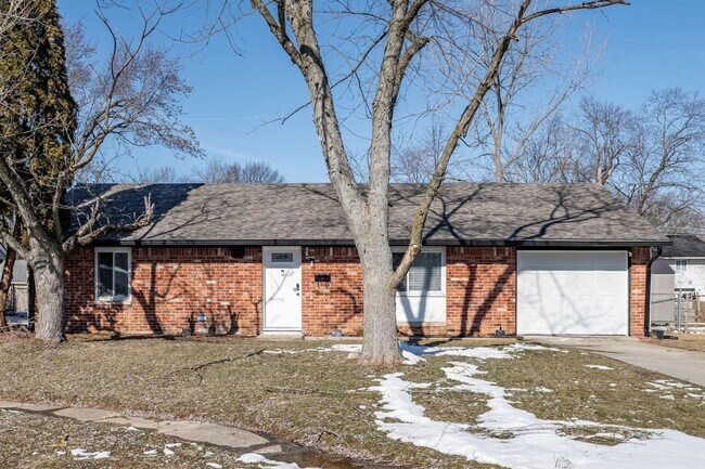 Building Photo - 8744 Montery Ct