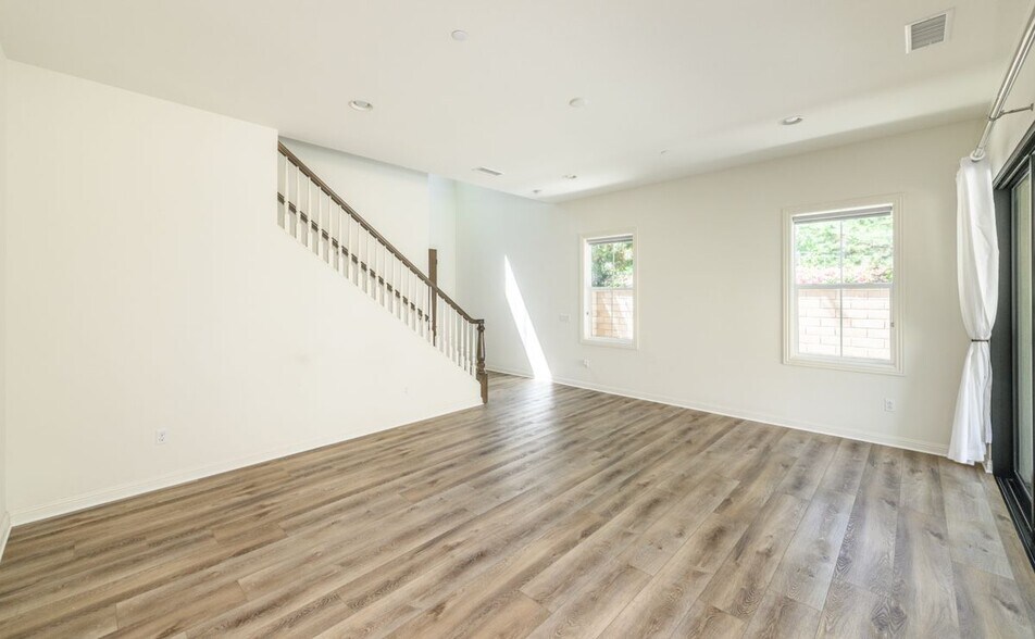 Building Photo - 48 Castellana