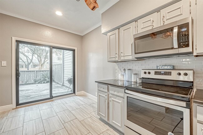 Building Photo - 11733 Lakeside Pl Dr