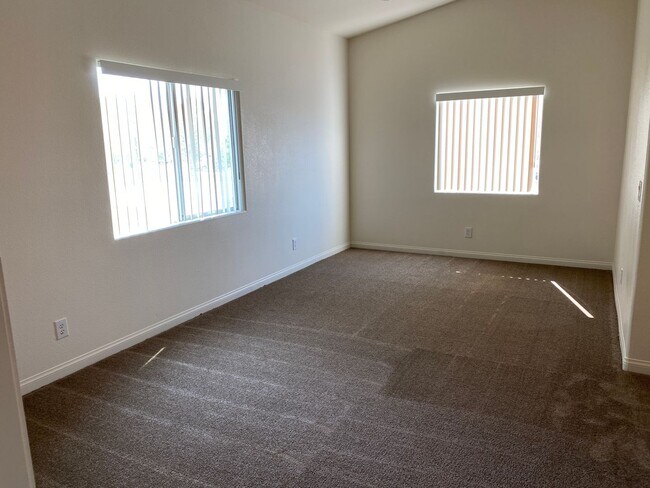 Building Photo - 857 Park Walk Ave