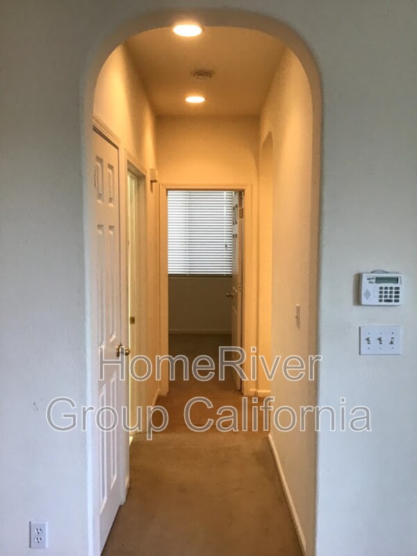 Building Photo - 1825 Acari Ave