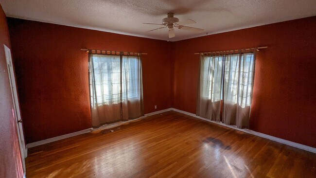 Building Photo - 1330 N Wilson Ave