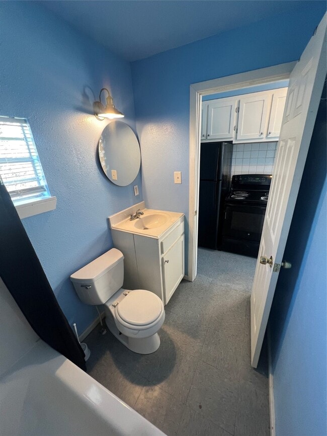 Building Photo - 323 17th St