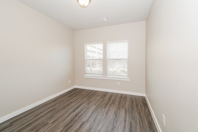 Building Photo - 309 N Centro Cir