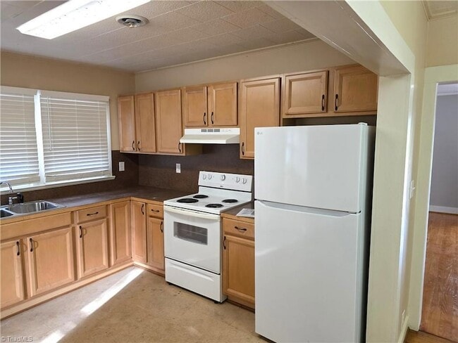 Building Photo - 816 Banner St