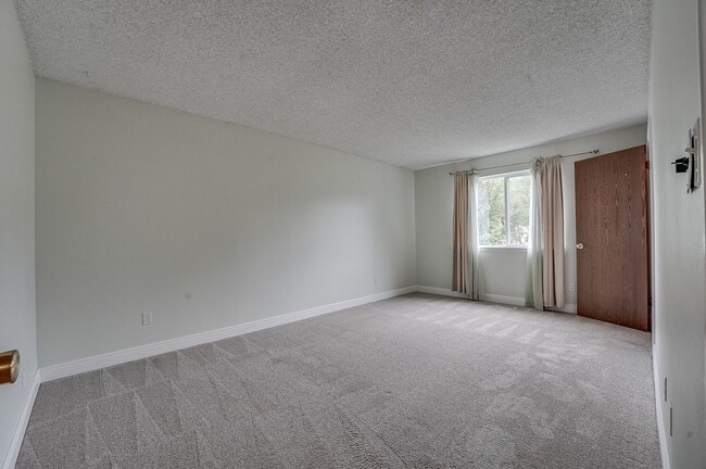 Building Photo - Cul-de-Sac Comfort | Updated Interior + Large Fenced Yard