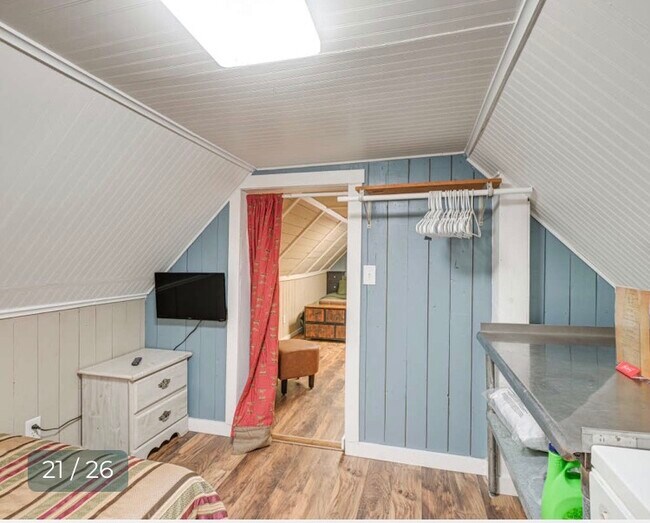 Building Photo - 15 Cottage Rd