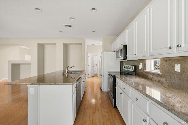 Building Photo - 505 Marianna Pl