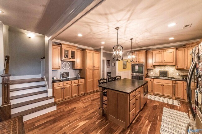 Building Photo - 1716 NE Wellman Ave